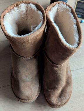 UGG  Chestnut Brown Suede Fleece-Lined Boots
